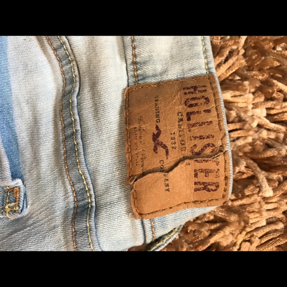 HOLLISTER Light-wash Jeans - Picture 6 of 6
